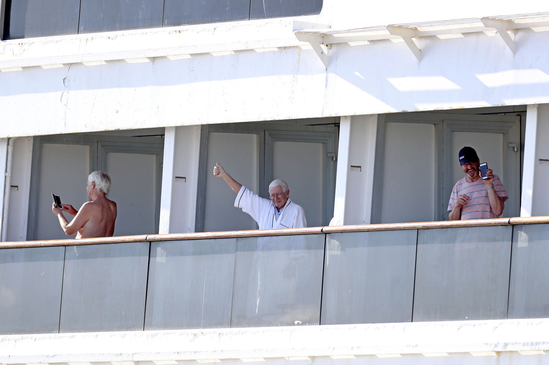 APTOPIX Virus Outbreak Cruise Ships